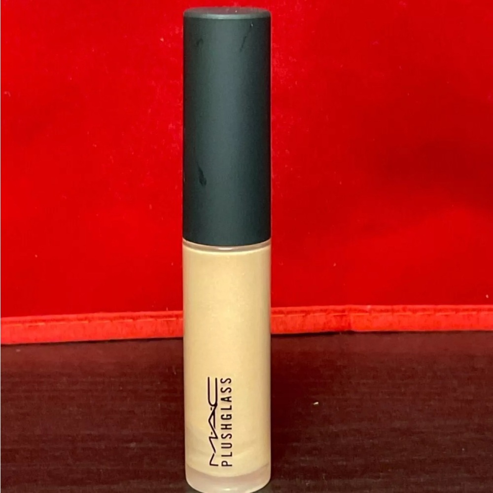 MAC Cosmetics Plushglass Lip Gloss wildly Lush